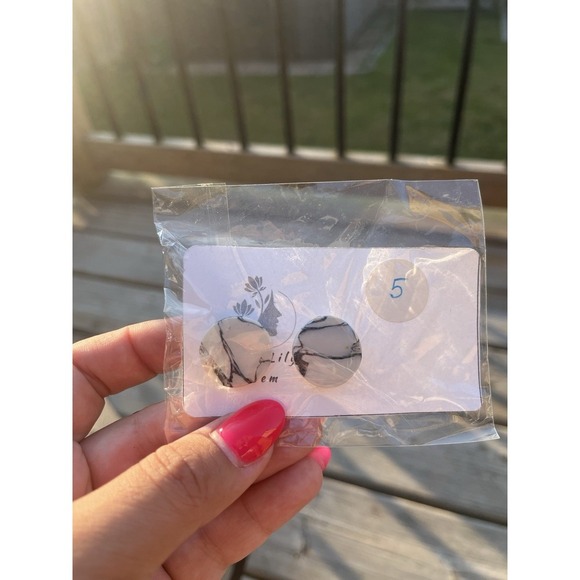 *Get the bundle for your buyer’s Christmas gifts *Stud Earrings lot 21 Pairs - Picture 8 of 16